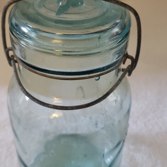 Blue glass jar - Picture 3 of 3